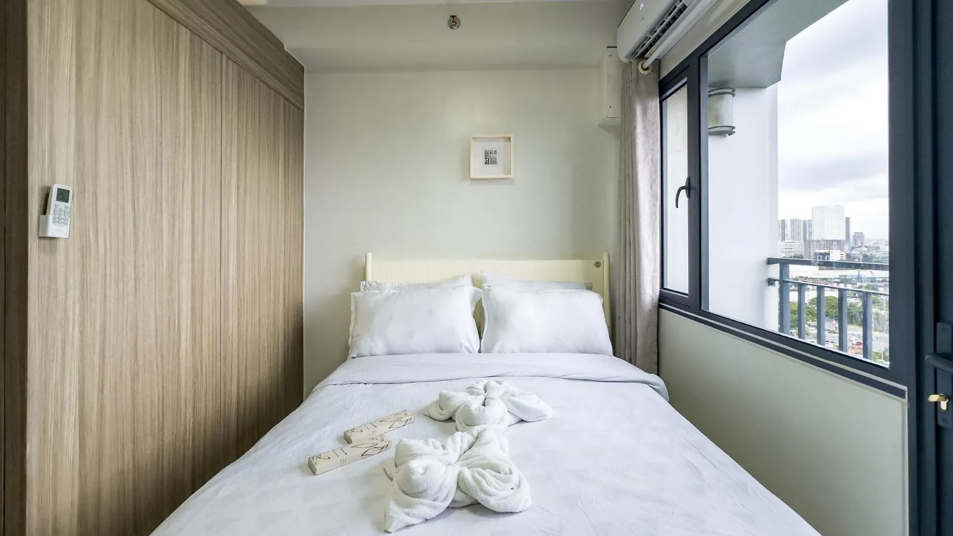 Gemstonebr In Smdc Shore 2 Residences Manila 0*,